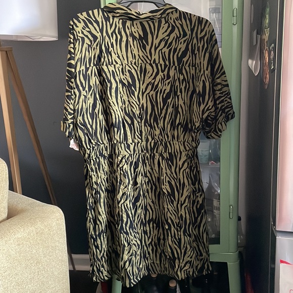 Green zebra print casual dress. NWT! - Picture 3 of 3